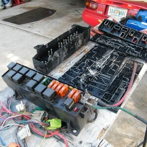 mini van fuse panel 002.jpg